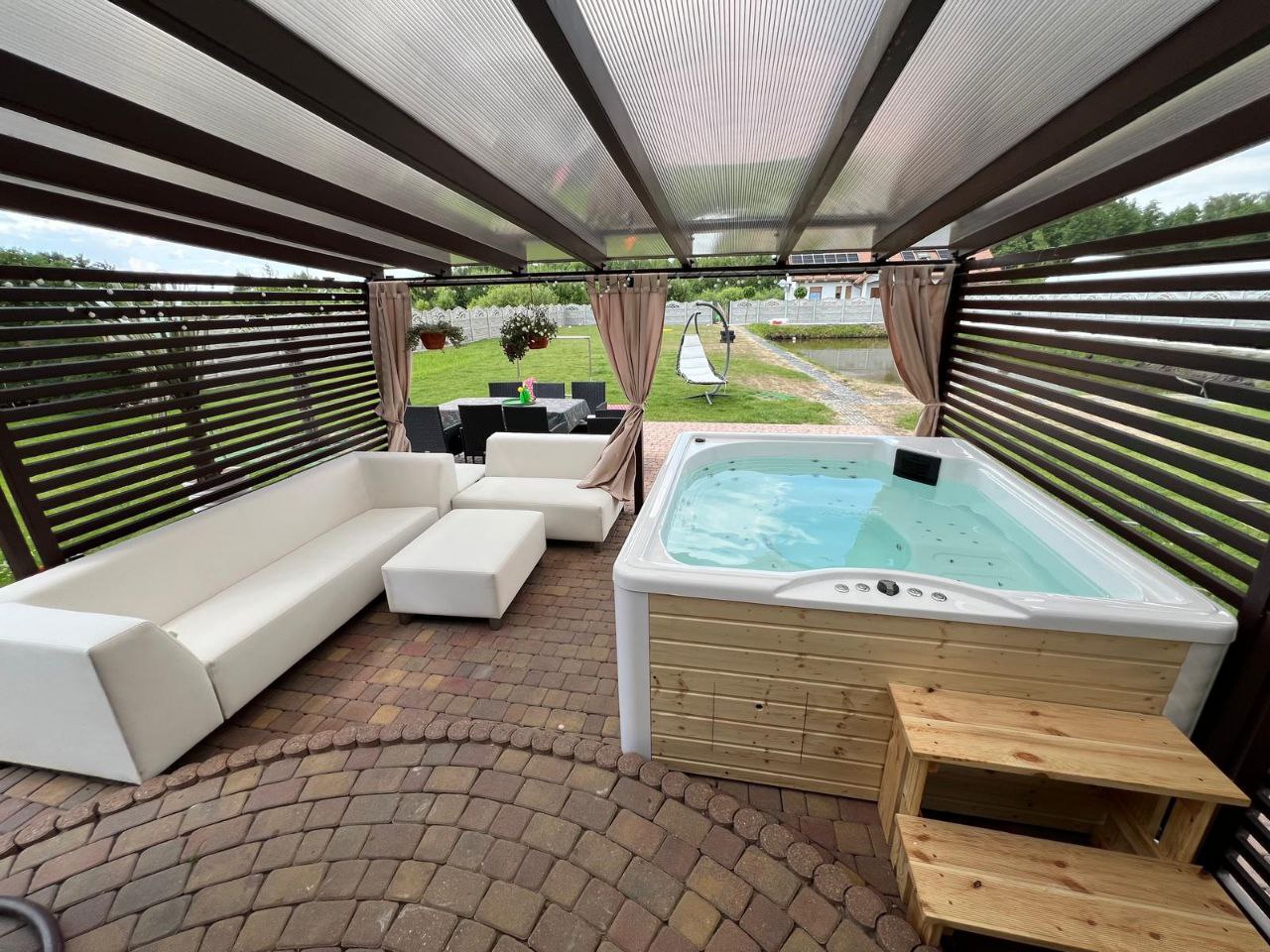 WANNA ZEWNĘTRZA Z HYDROMASAŻEM